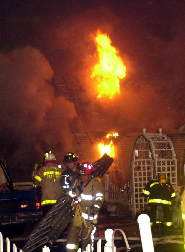 Structure Fire- Homer Drive 2003 Pictures Copyright © Frank Becerra Jr.